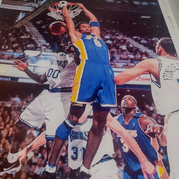 KOBE BRYANT LAKERS VS KINGS BACKWARDS DUNK💥8.5x11 ULTRA PREMIUM GLOSSY POSTER! - Picture 5 of 9